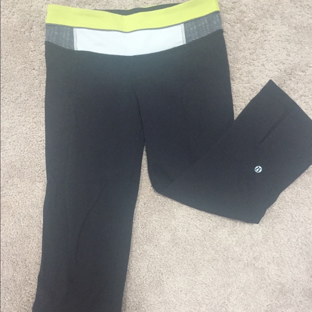 Lululemon Capri length workout pants.